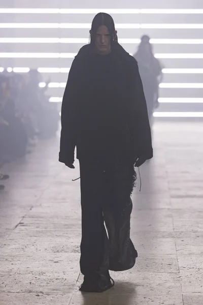 Look 32